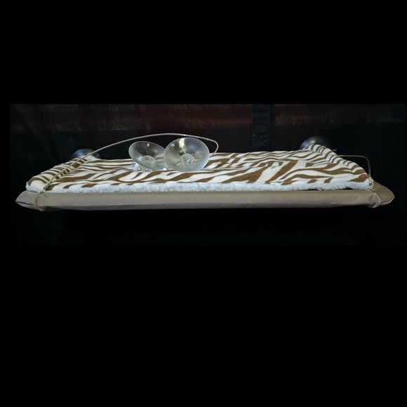 Sunny Seat Window-Mounted Cat Bed - Picture 6 of 16